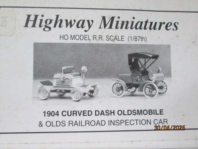 HO / OO SCALE - HIGHWAY MINITURES + PECO VECHILE KITS - BOXED