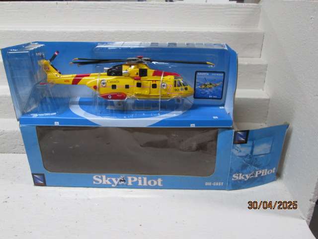 NEWRAY - 1:72 SCALE - AUGUSTA RESCUE HELICOPTER - BOXED