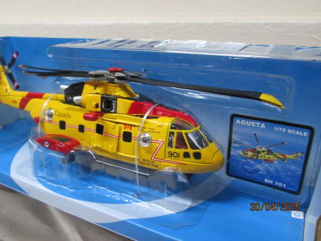 NEWRAY - 1:72 SCALE - AUGUSTA RESCUE HELICOPTER - BOXED