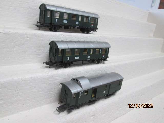 HO SCALE - LIMA - DB DARK GREEN PASSENGER SET
