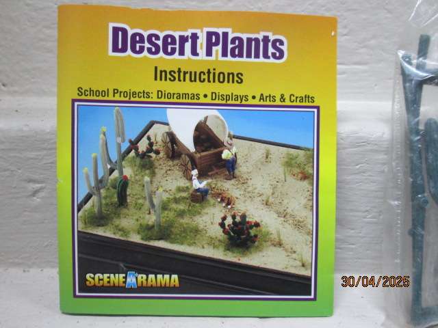 HO SCALE - SCENE-A-RAMA - DESERT PLANTS - KIT