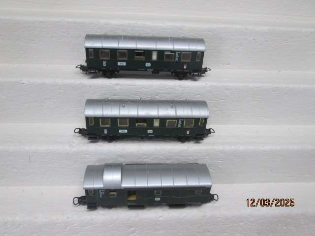 HO SCALE - LIMA - DB DARK GREEN PASSENGER SET