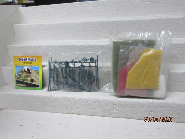 HO SCALE - SCENE-A-RAMA - DESERT PLANTS - KIT