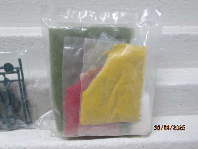 HO SCALE - SCENE-A-RAMA - DESERT PLANTS - KIT