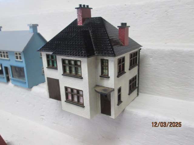 HO/OO SCALE- VARIOUS BUILDINGS - X5