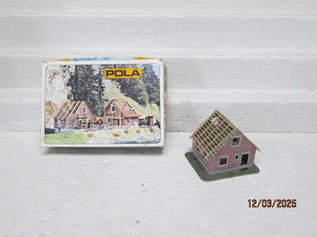 HO SCALE - POLA - HOUSES UNDER CONSTRUCTION - X2 - BOXED