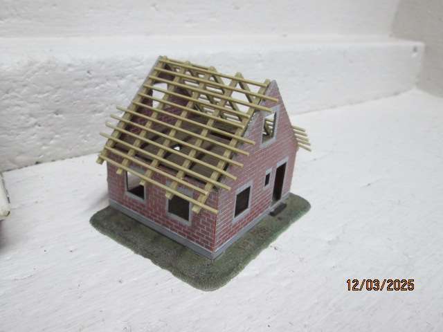 HO SCALE - POLA - HOUSES UNDER CONSTRUCTION - X2 - BOXED
