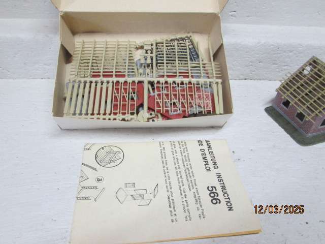 HO SCALE - POLA - HOUSES UNDER CONSTRUCTION - X2 - BOXED