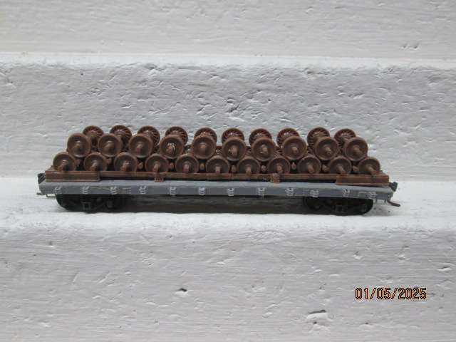 HO SCALE - 40 FOOT FLAT CAR WAGON WITH TRAIN AXLE LOAD