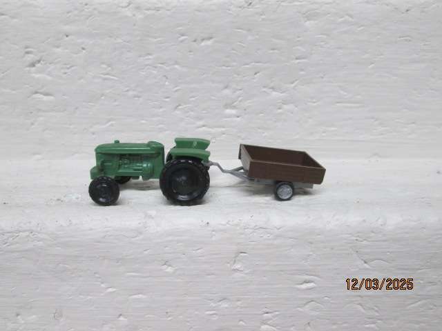 HO SCALE - FARM TRACTOR AND TRAILER