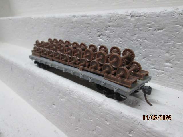HO SCALE - 40 FOOT FLAT CAR WAGON WITH TRAIN AXLE LOAD