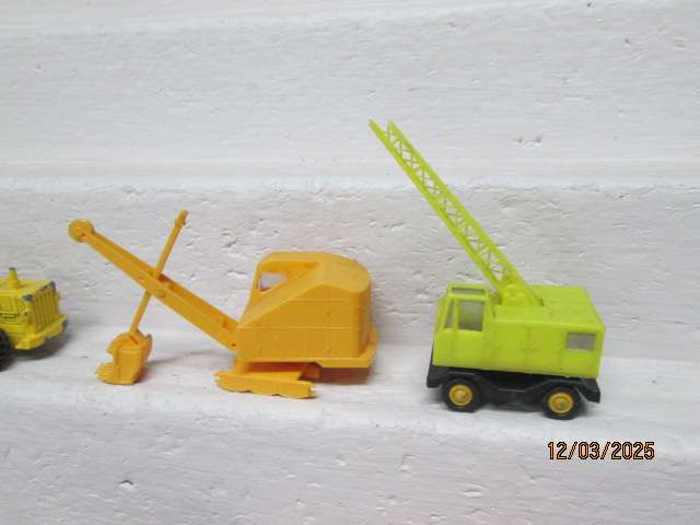 HO SCALE - CONSTRUCTION VEHICLES - X6
