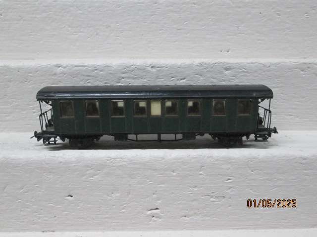 HO SCALE - LILLIPUT - GREEN PASSENGER COACH