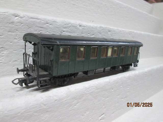 HO SCALE - LILLIPUT - GREEN PASSENGER COACH