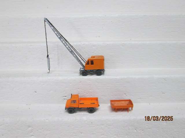 HO SCALE - WIKING - CONSTRUCTION CRANE + UNIMOG