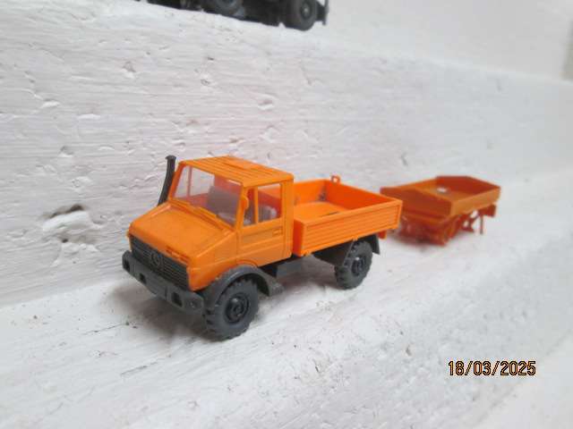 HO SCALE - WIKING - CONSTRUCTION CRANE + UNIMOG