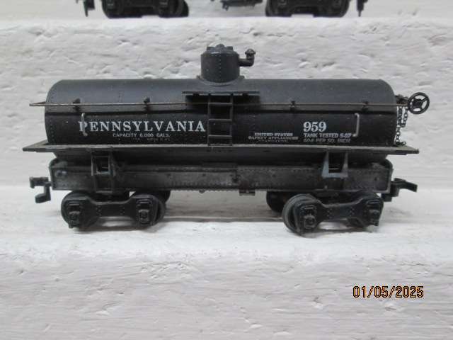 HO SCALE - ROUNDHOUSE - X2 OLD TIMER 28 FOOT TANK CAR WAGONS - BOXED