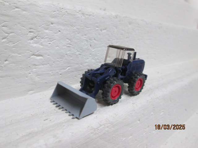 HO SCALE - WIKING - BLUE BULLDOZER