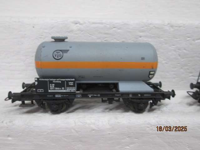 HO SCALE - LILLIPUT - VTG - TANKERS - X2