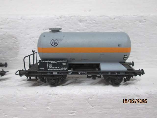 HO SCALE - LILLIPUT - VTG - TANKERS - X2