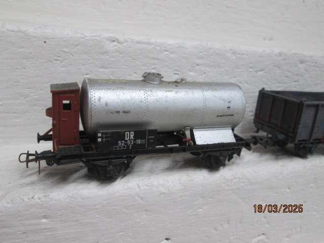 HO SCALE - PIKO - GOODS WAGONS - X2