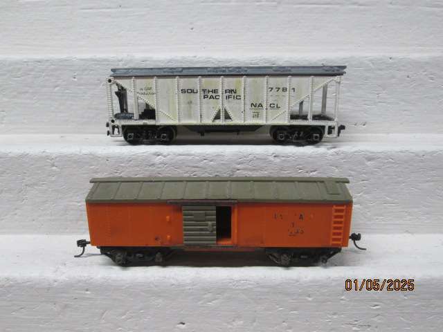 OO SCALE - TRIANG - GOODS WAGONS - X2