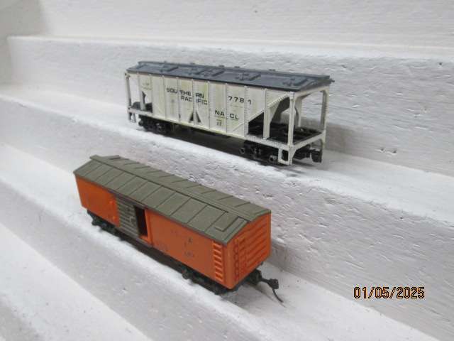 OO SCALE - TRIANG - GOODS WAGONS - X2