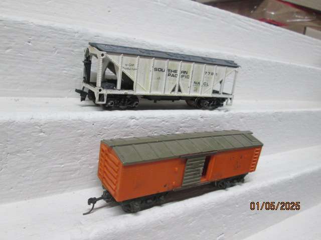 OO SCALE - TRIANG - GOODS WAGONS - X2