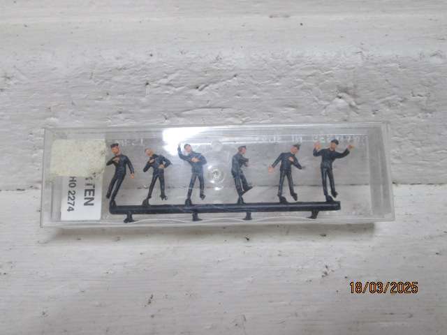 HO SCALE - MERTEN - LOCOMOTIVE PERSONEL AT CAB FIGURINES - X6 - BOXED