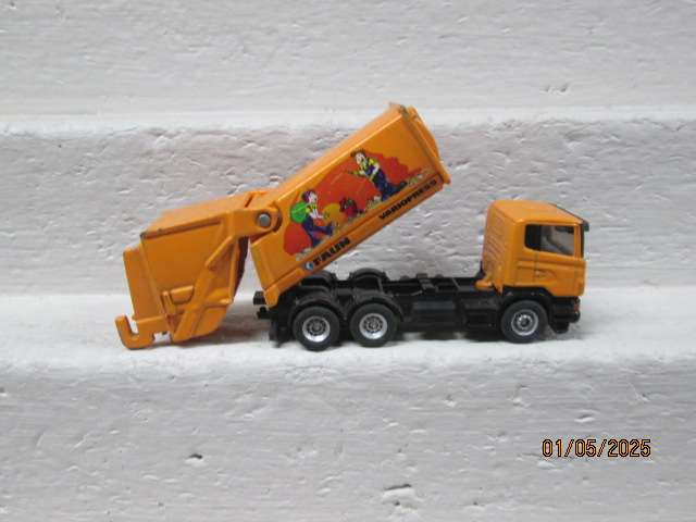 HO SCALE - SIKU - ORANGE SCANNIA RUBBISH TRUCK