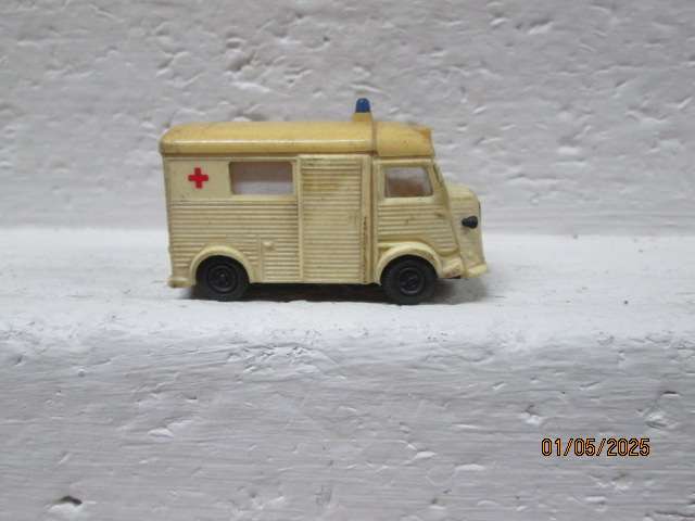 HO SCALE -PRALINE - CITROEN OLD TIMER AMBULANCE VECHILE
