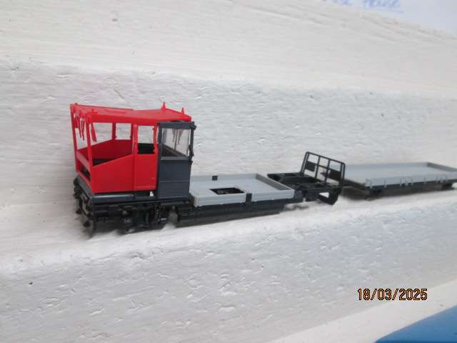 HO SCALE - KIBRI - TRACK MAINTENANCE RAIL VEHICLES WITH BULLDOZER - BOXED