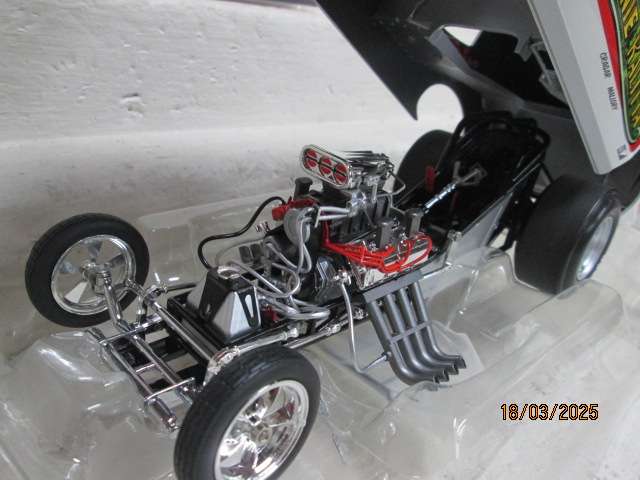 DIE CAST - 1:18 SCALE - AUTOWORLD LEGENDS OF THE QUARTER MILE - 1972 - FORD MUSTANG - FUNNY CAR