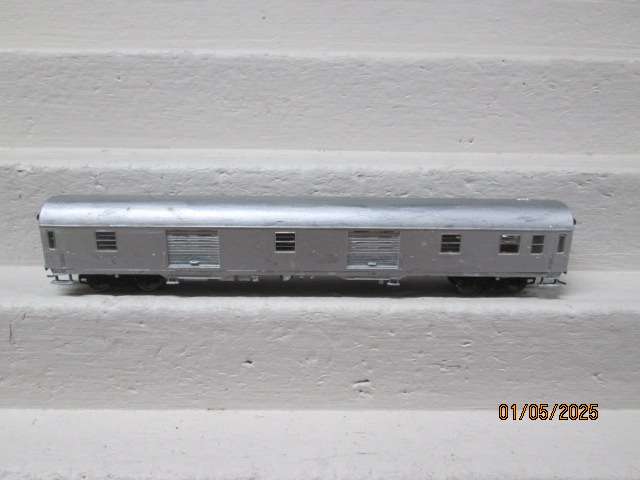HO SCALE - FLEISCHMANN - SILVER BAGGAGE CAR COACH