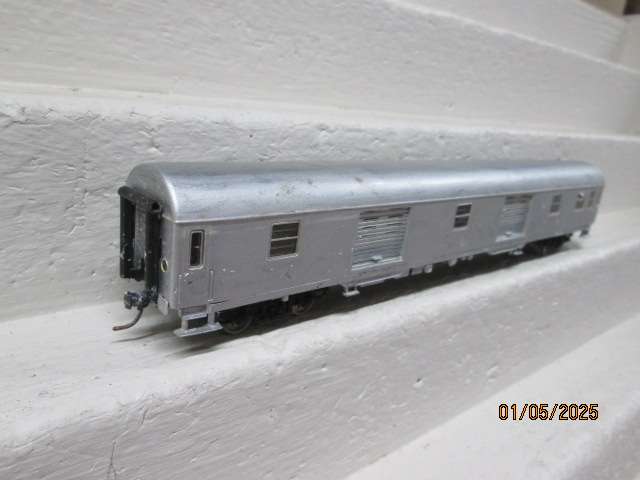 HO SCALE - FLEISCHMANN - SILVER BAGGAGE CAR COACH