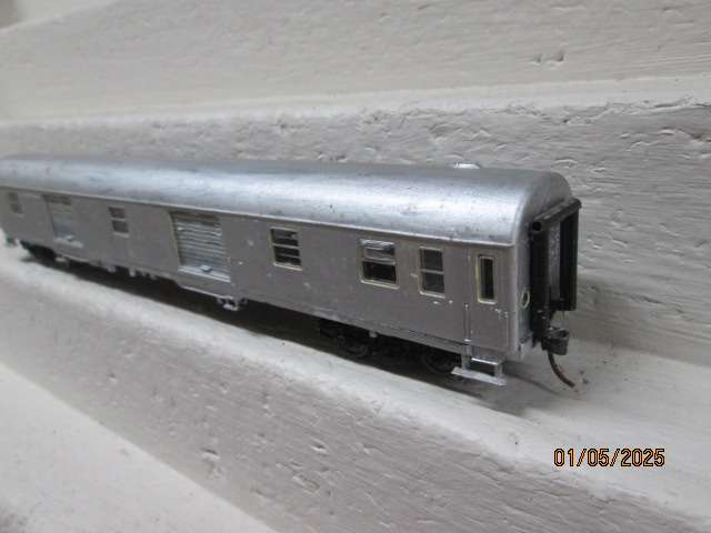 HO SCALE - FLEISCHMANN - SILVER BAGGAGE CAR COACH