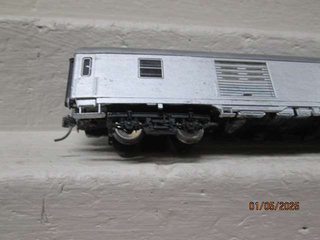 HO SCALE - FLEISCHMANN - SILVER BAGGAGE CAR COACH