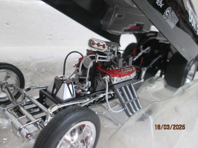 DIE CAST - 1:18 SCALE - AUTOWORLD LEGENDS OF THE QUARTER MILE - 1971 - DODGE CHARGER - FUNNY CAR