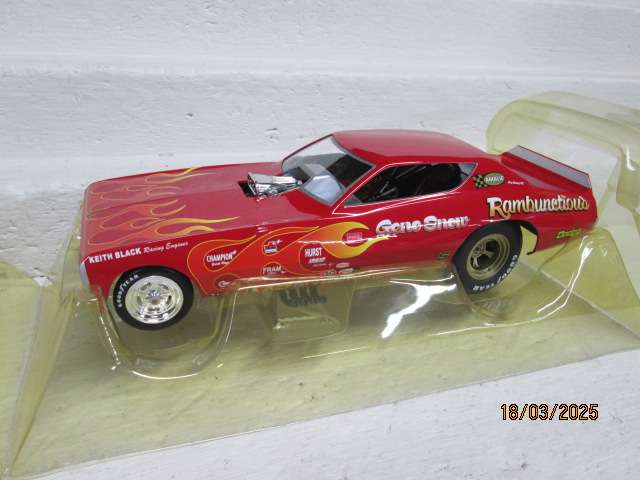 DIE CAST - 1:18 SCALE - AUTOWORLD LEGENDS OF THE QUARTER MILE - 1971 - DODGE CHARGER - FUNNY CAR