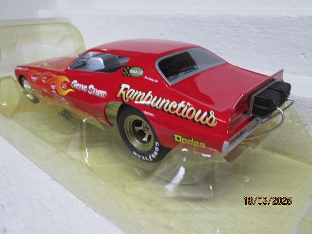 DIE CAST - 1:18 SCALE - AUTOWORLD LEGENDS OF THE QUARTER MILE - 1971 - DODGE CHARGER - FUNNY CAR