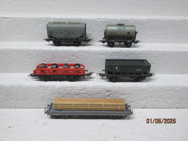 OO SCALE -  VARIOUS GOODS WAGONS - X5