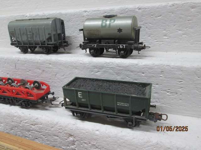 OO SCALE -  VARIOUS GOODS WAGONS - X5