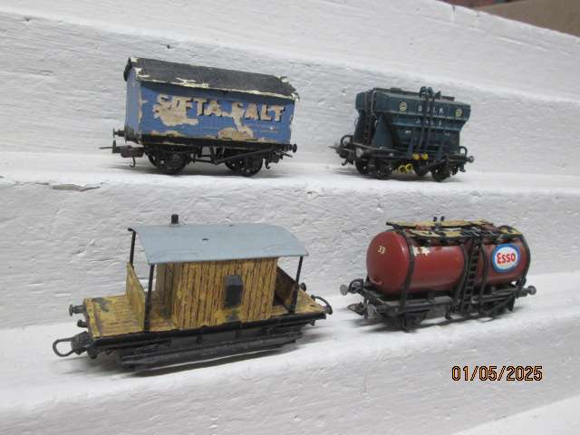 OO SCALE -  VARIOUS GOODS WAGONS - X4