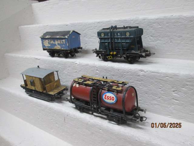 OO SCALE -  VARIOUS GOODS WAGONS - X4