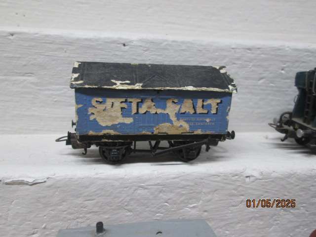 OO SCALE -  VARIOUS GOODS WAGONS - X4