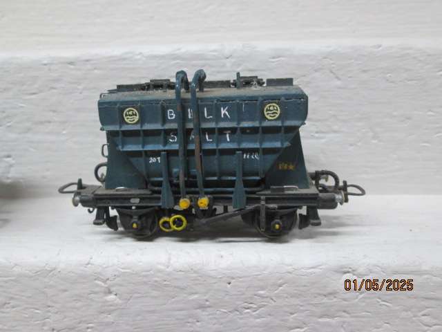 OO SCALE -  VARIOUS GOODS WAGONS - X4