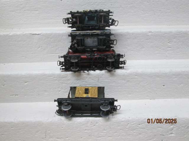 OO SCALE -  VARIOUS GOODS WAGONS - X4