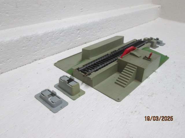 HO / OO SCALE - LIMA - PARCEL / GOODS OFFLOADING DEPOT