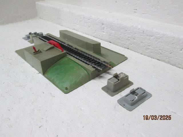 HO / OO SCALE - LIMA - PARCEL / GOODS OFFLOADING DEPOT