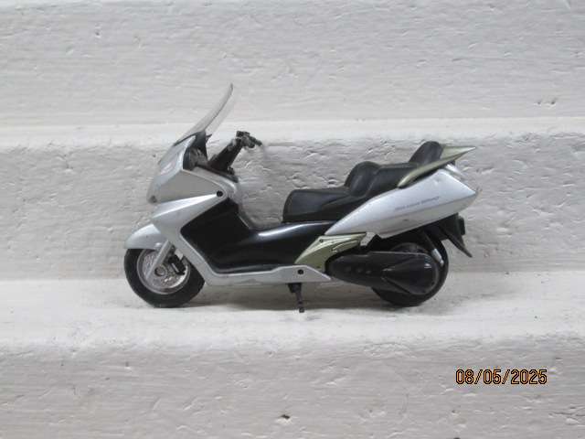 DIE CAST : HONDA - SILVER WING SCOOTER